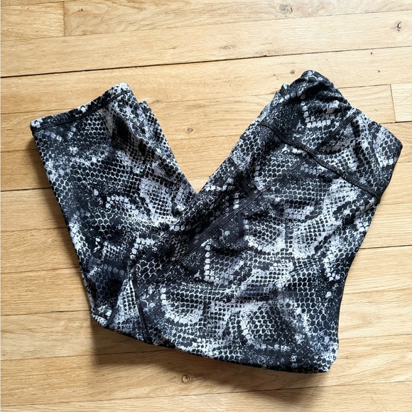 🍂CLEAROUT Reversible Capri Leggings - Picture 3 of 12